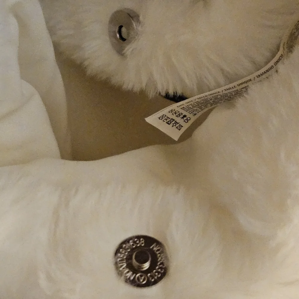 Forever 21 plush white over the shoulder tote bag with magnetic closure snap - Picture 6 of 8